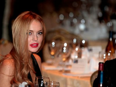 Lindsay Lohan mente à polícia - TVI