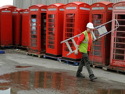 Reino Unido vende as cabines telefónicas vermelhas - TVI