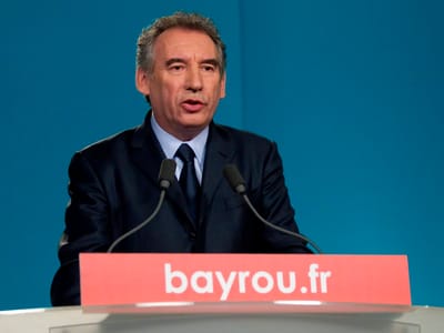 França: Bayrou vai votar em Hollande - TVI