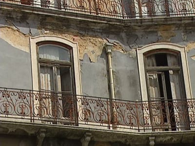 Lisboa: «ocupas» ameaçam prédio degradado - TVI