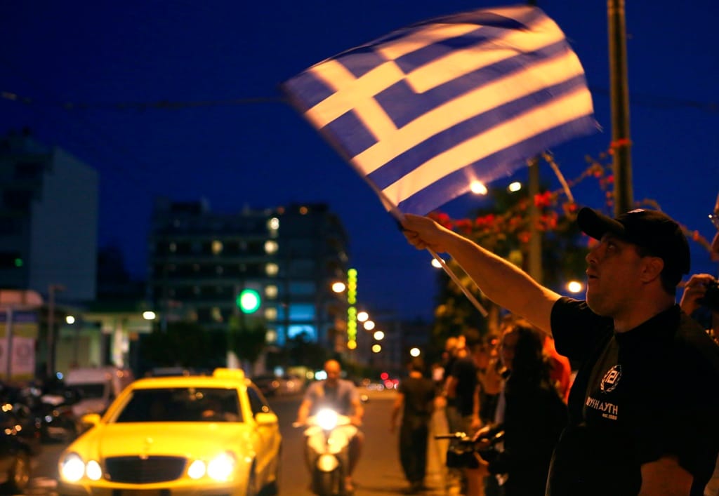 «Aurora Dourada» festeja resultado nas eleições gregas  (Reuters)