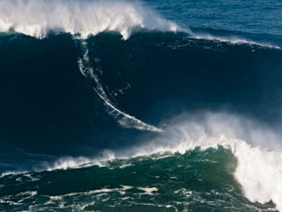 Os fenómenos que fazem a onda especial da Nazaré - TVI