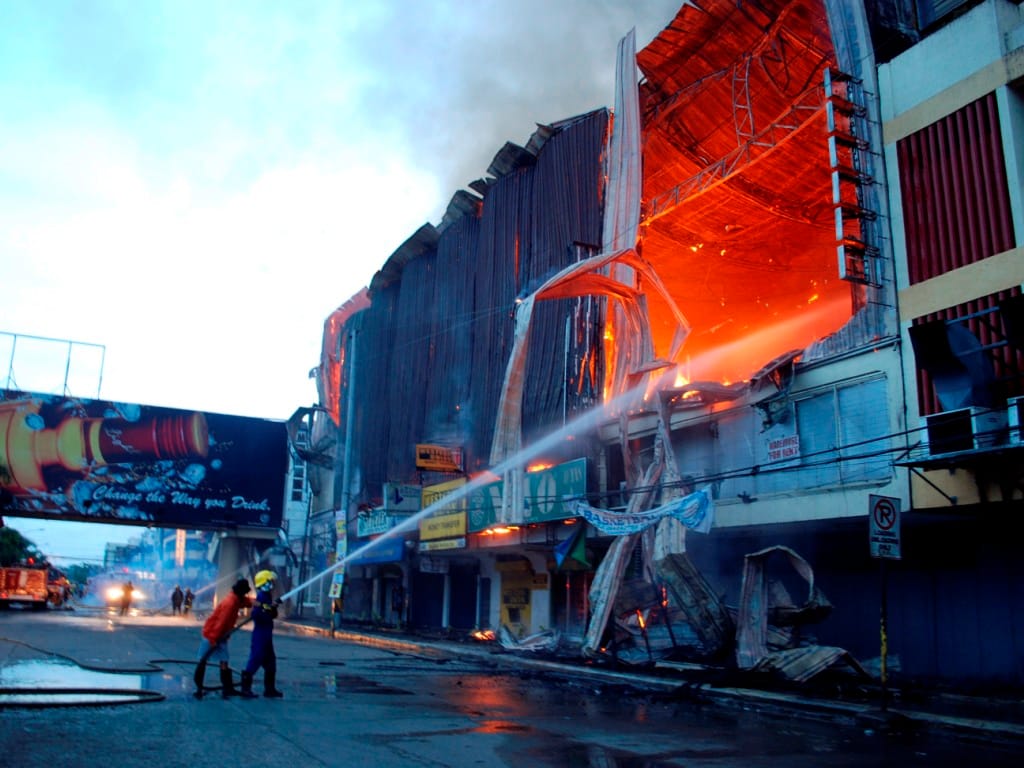 Incêndio mata 17 trabalhadores nas Filipinas (Reuters)