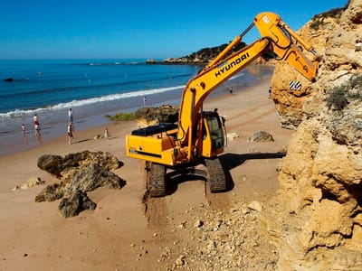 Algarve tem 75 praias em perigo de derrocada - TVI