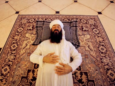 Escultura de Bin Laden morto em exposição - TVI