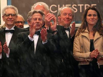 Cannes: Polanski aparece à chuva para «Amour» - TVI