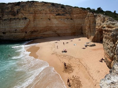 Autoridades registaram menos derrocadas naturais nas praias - TVI
