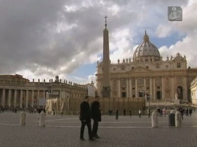 Camareiro do Papa detido por filtrar documentos - TVI