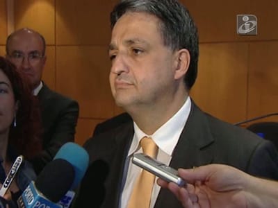 Paulo Macedo: «Não é razoável» contratações a 4 euros/hora» - TVI