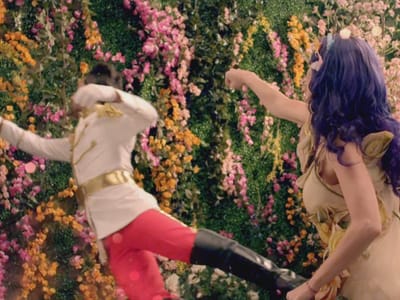 Katy Perry esmurra príncipe encantado em novo vídeo - TVI