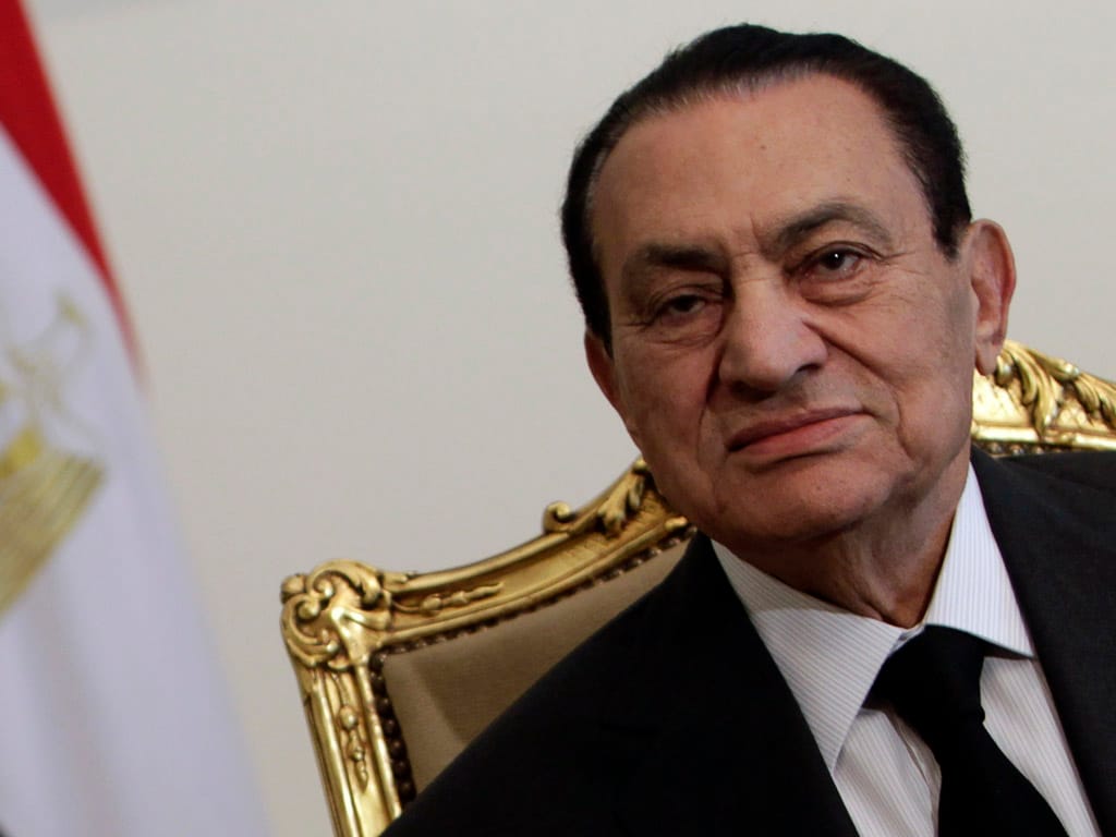 Hosni Mubarak no encontro com o presidente dos Emirados Árabes Unidos, Sheikh Abdullah bin Zayed al-Nahayan no palácio presidencial em Cairo, 8 de Fevereiro de 2011 (foto:Reuters)