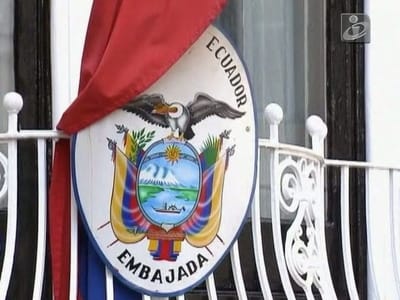 Assange mantém «refúgio» na embaixada do Equador - TVI