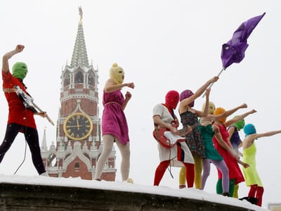 Pussy Riot: presas por cantar «Virgem, manda o Putin embora» - TVI