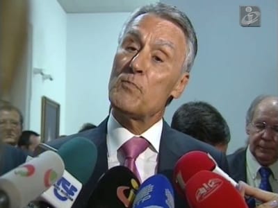 Cavaco felicita José Eduardo dos Santos pela vitória - TVI