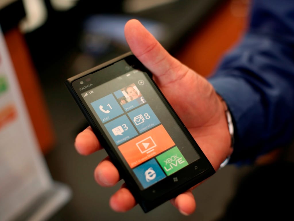 Nokia Lumia 900 (foto Reuters)