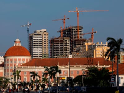 Revisão do orçamento angolano implicará suspensão de projetos  - TVI