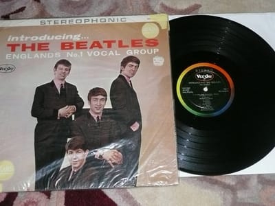 Beatles: álbum raro leiloado por fortuna no eBay - TVI