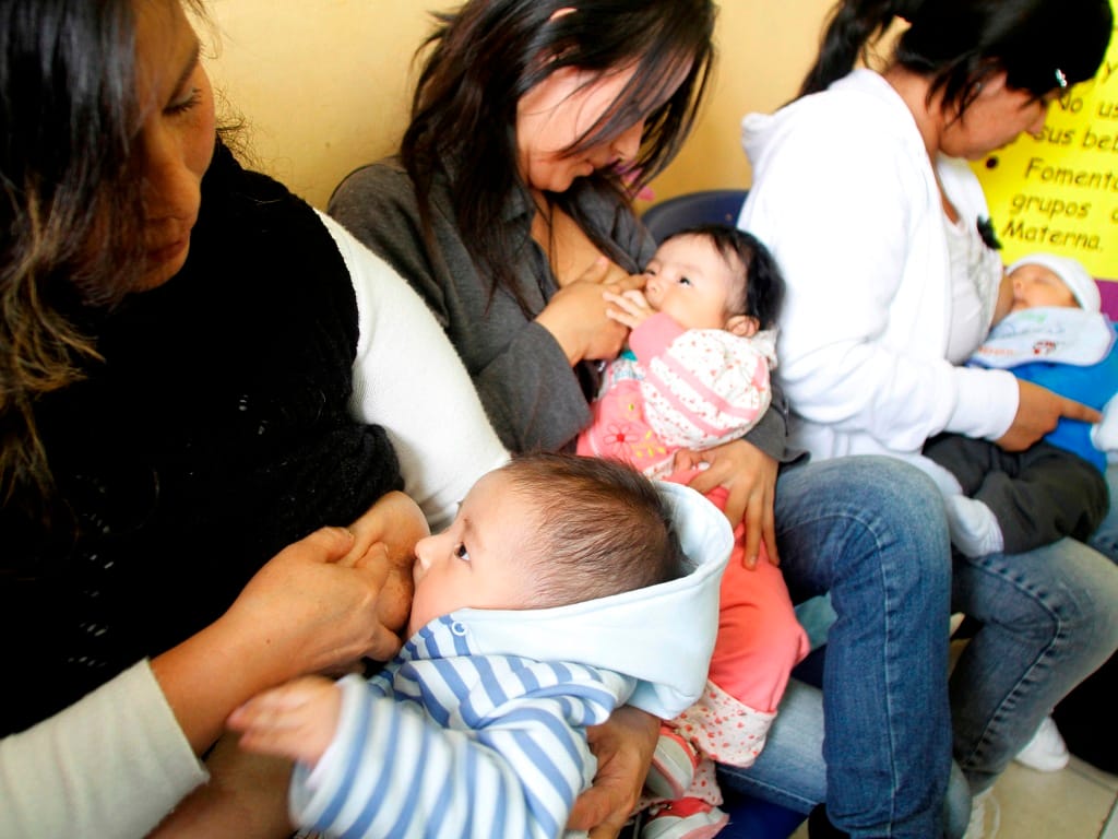 Concurso de amamentação no Peru (Janine Costa/Reuters)