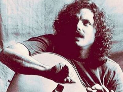 Morreu Scott McKenzie, cantor do hino hippie «San Francisco» - TVI