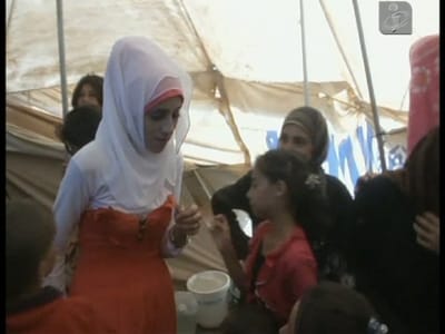 Sírios casam-se no meio de campo de refugiados - TVI