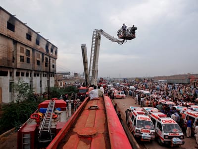 Incêndio em hotel mata pelo menos 11 pessoas em Karachi - TVI