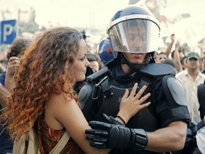 Portugal: de aluno modelo a rebelde na rua - TVI
