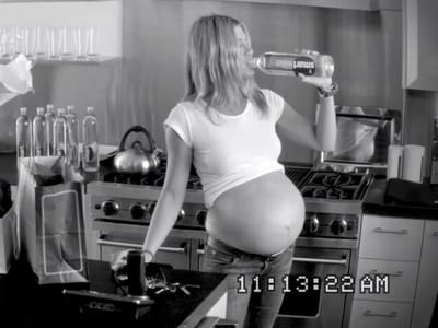 Jennifer Aniston grávida de trigémeos em novo anúncio - TVI