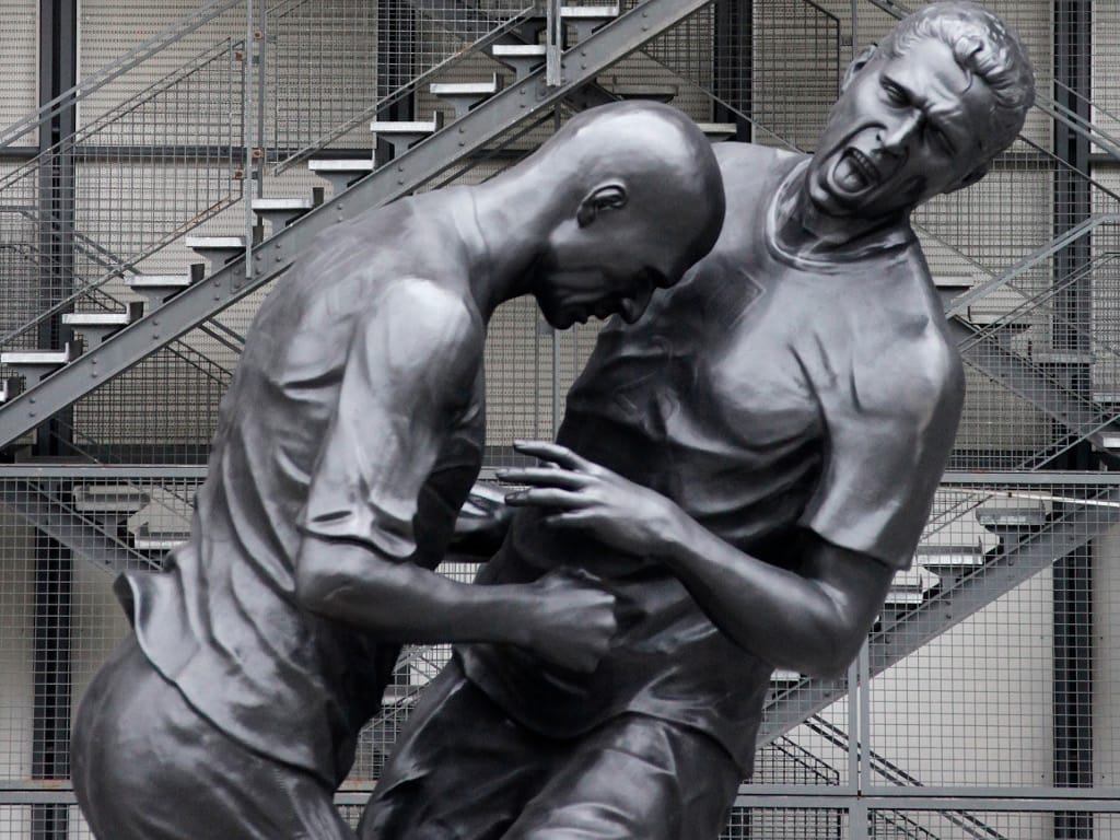 Cabeçada de Zidane imortalizada em Paris [Reuters]