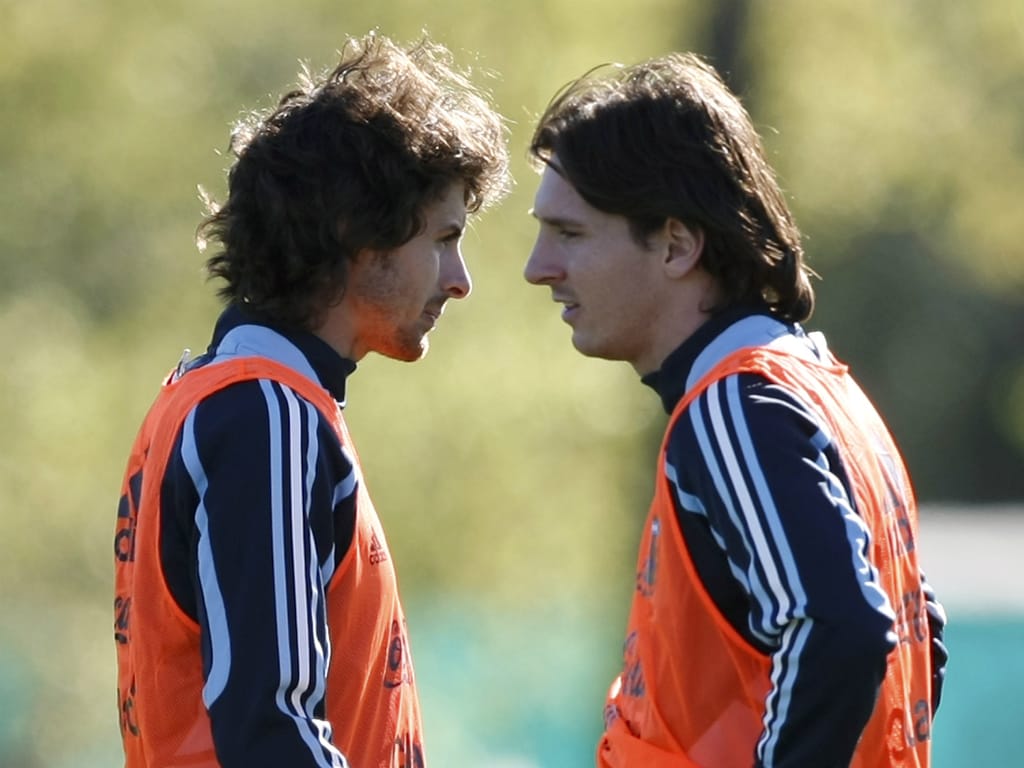 Aimar e Messi, em outubro de 2009, a última vez que treinaram juntos (foto: Reuters)
