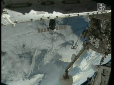 Soyuz volta à terra com três astronautas da Estação Internacional - TVI