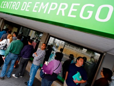 Taxa de desemprego em Portugal sobe para recorde de 17,7% - TVI