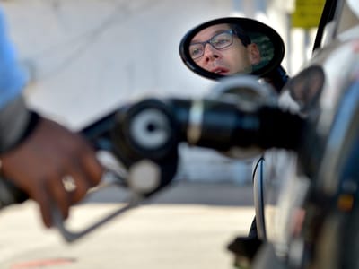Consumo de combustíveis afunda 10% em março - TVI