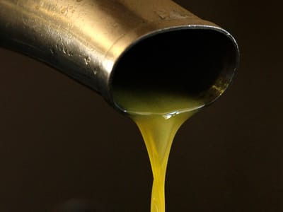 ASAE apreende mais de 200 garrafões de azeite falsificado - TVI
