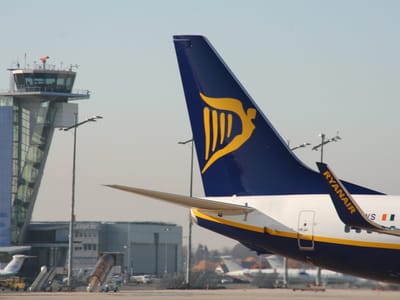 Ryanair já permite uso de telemóvel nos voos - TVI