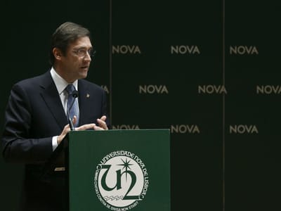 Ajuda externa: Passos rejeita divergências entre Governo e Cavaco - TVI