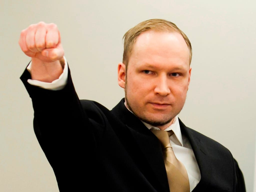 Breivik condenado a pelo menos 21 anos de prisão