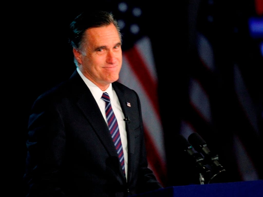 «Não sei por que não as abrem. É um problema grave». Mitt Romney sobre as janelas dos aviões. Jornalista veio depois garantir que era só uma piada.