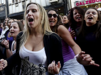 «Flash-mob» pôs centenas a dançar na baixa do Porto - TVI