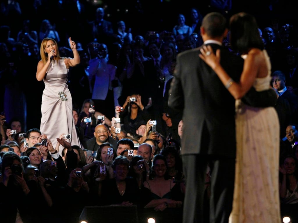 Beyoncé canta para Barack e Michelle Obama (Reuters)