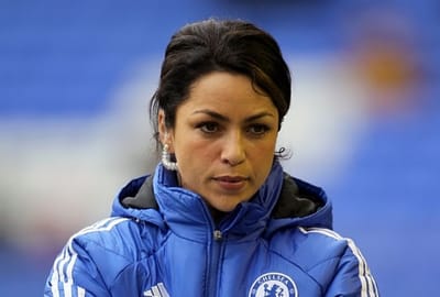 Mourinho irrita-se com Eva Carneiro durante o Chelsea-Watford - TVI
