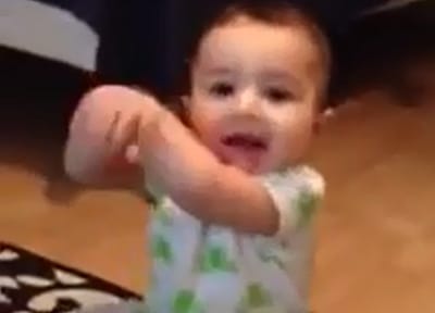 Bebé de sete meses dança «Gangnam Style» na perfeição - TVI