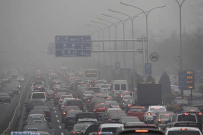 Pequim restringe trânsito automóvel para diminuir poluição - TVI