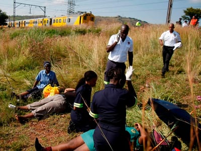 Colisão de comboios faz pelo menos 300 feridos - TVI