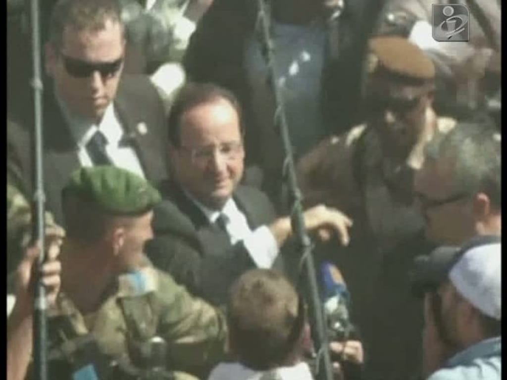 Hollande recebido em triunfo no Mali