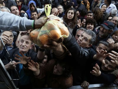 Grécia morre à fome: esta imagem está a correr o mundo - TVI