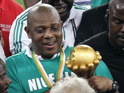 Morreu antigo selecionador de futebol da Nigéria Stephen Keshi - TVI