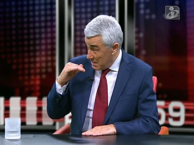 Ex-banqueiro contra «abuso do Governo» nas reformas mais altas - TVI