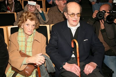 Morreu a mulher de Manoel de Oliveira aos 101 anos - TVI
