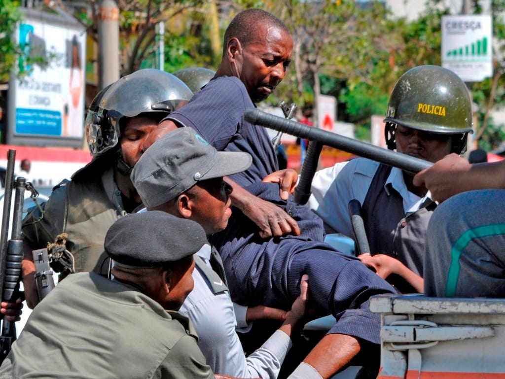 Polícia dispersa manifestação de veteranos de guerra em Maputo (LUSA/EPA)