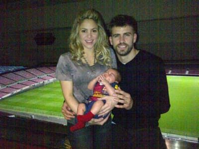 Piqué e Shakira mostram o filho após a vitória do Barcelona - TVI